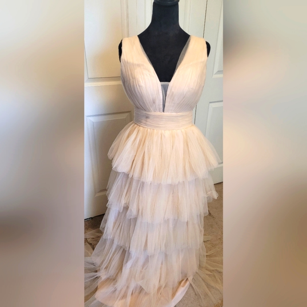 Elegant Cream Layered Tulle Evening Gown